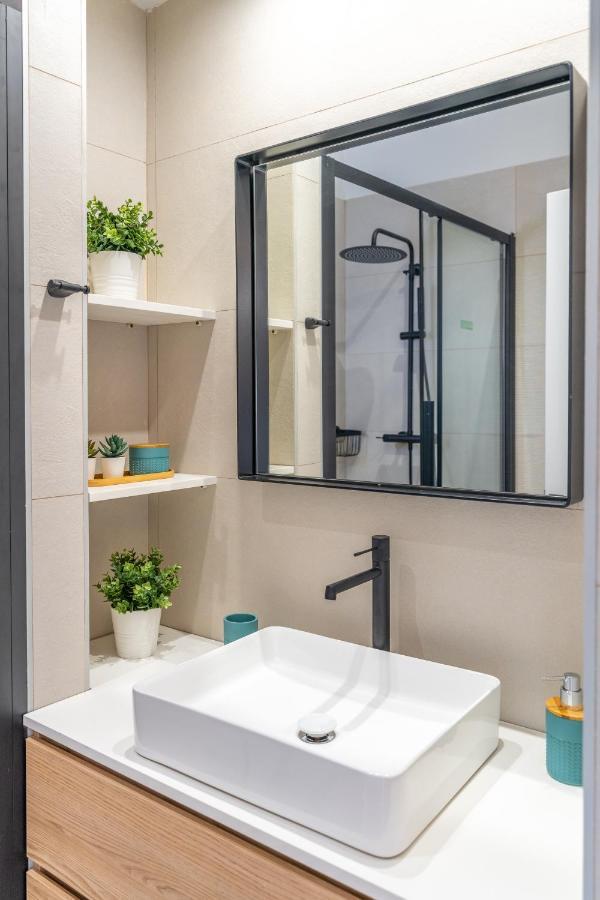 Elegant Apartment In Center, 5Min To History Sites Atenas Exterior foto